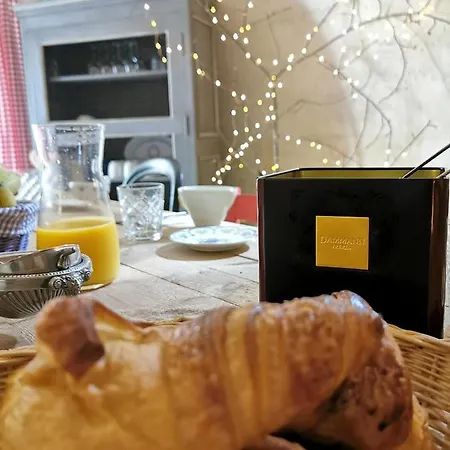 Quatre Chats Sous Un Pin Bed & Breakfast 3*