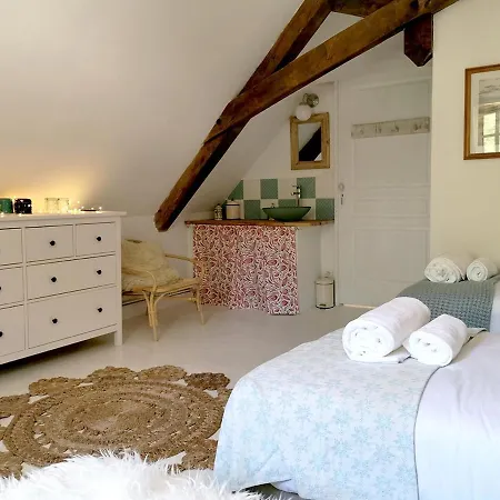 Quatre Chats Sous Un Pin Bed & Breakfast