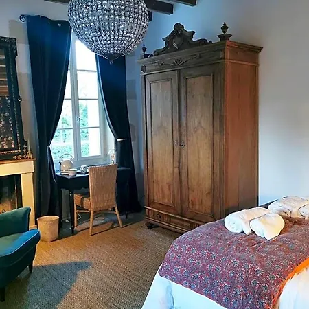 Quatre Chats Sous Un Pin Bed and Breakfast Le Thoureil