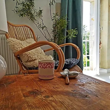 Quatre Chats Sous Un Pin Bed and Breakfast
