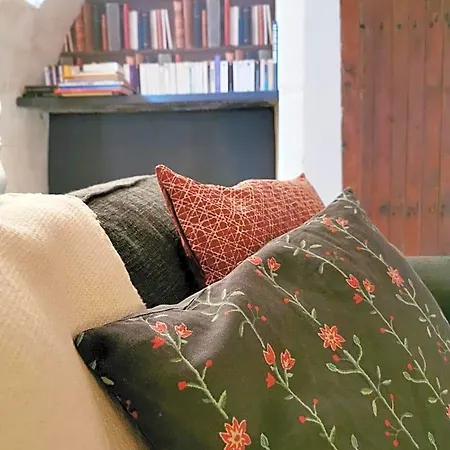 Quatre Chats Sous Un Pin Bed and Breakfast