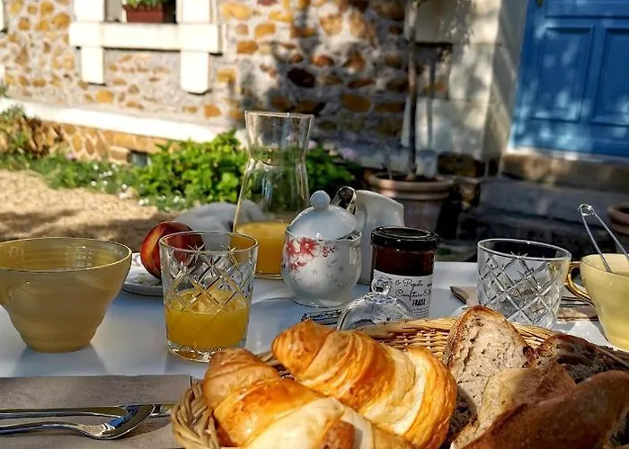 Quatre Chats Sous Un Pin 3*