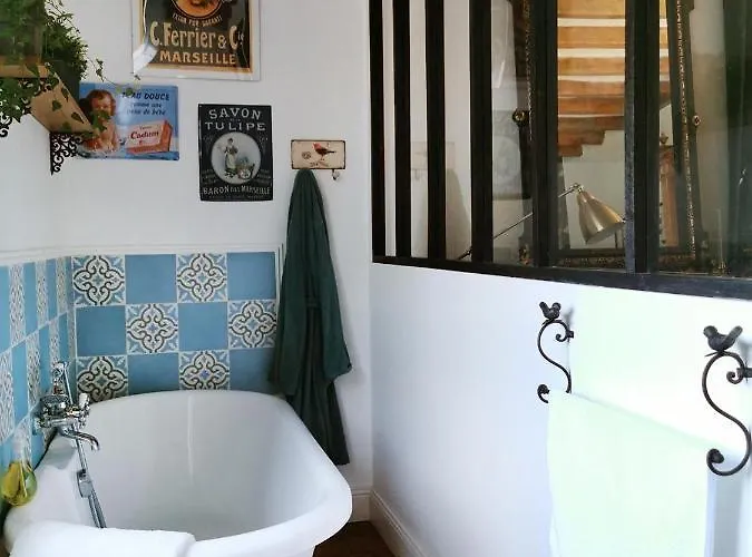 Quatre Chats Sous Un Pin 3* Le Thoureil